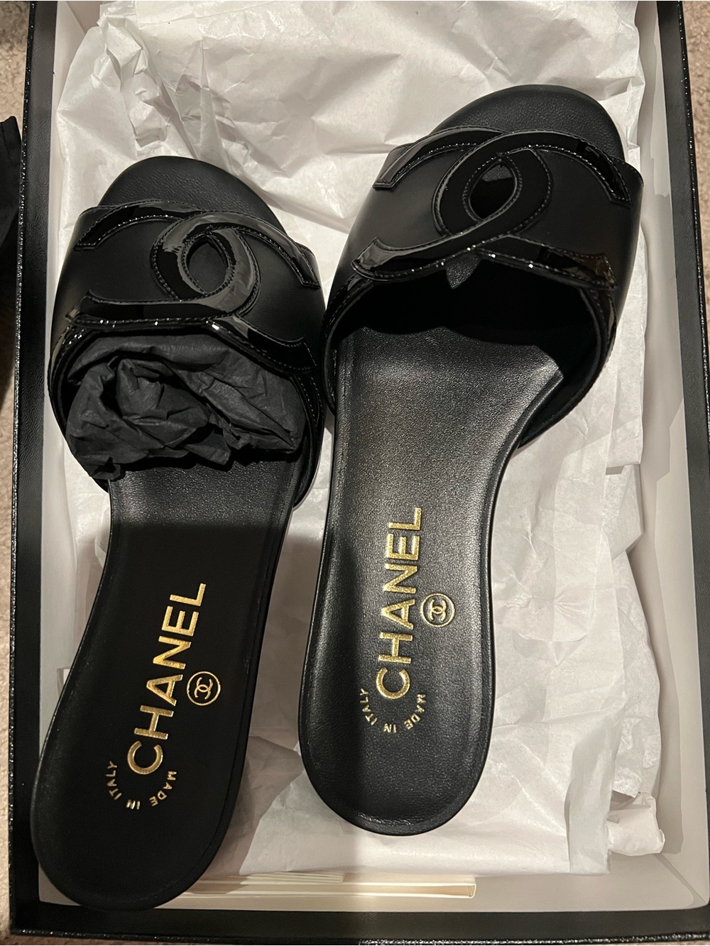 CHANEL Black Patent Leather CC Slide Sandals - Picture 2 of 4